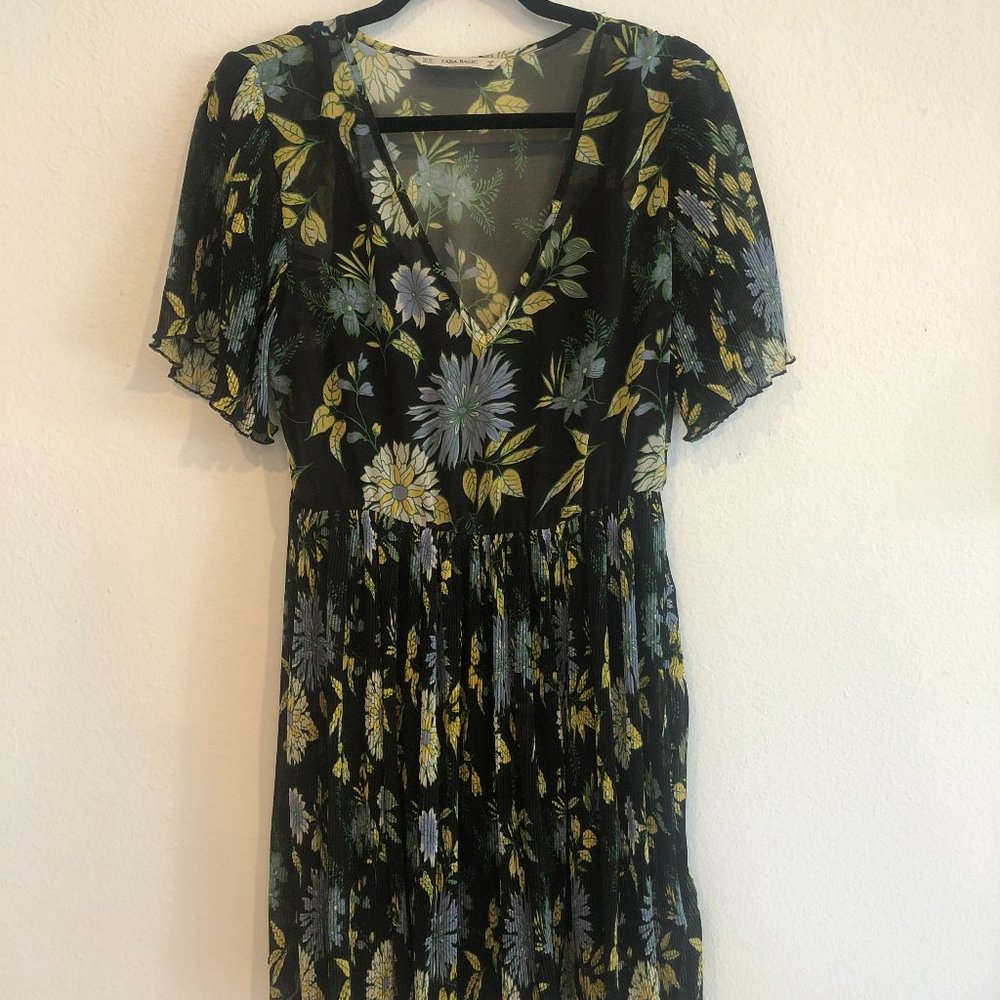 Zara Black V-Neck Floral Dress, size XS
